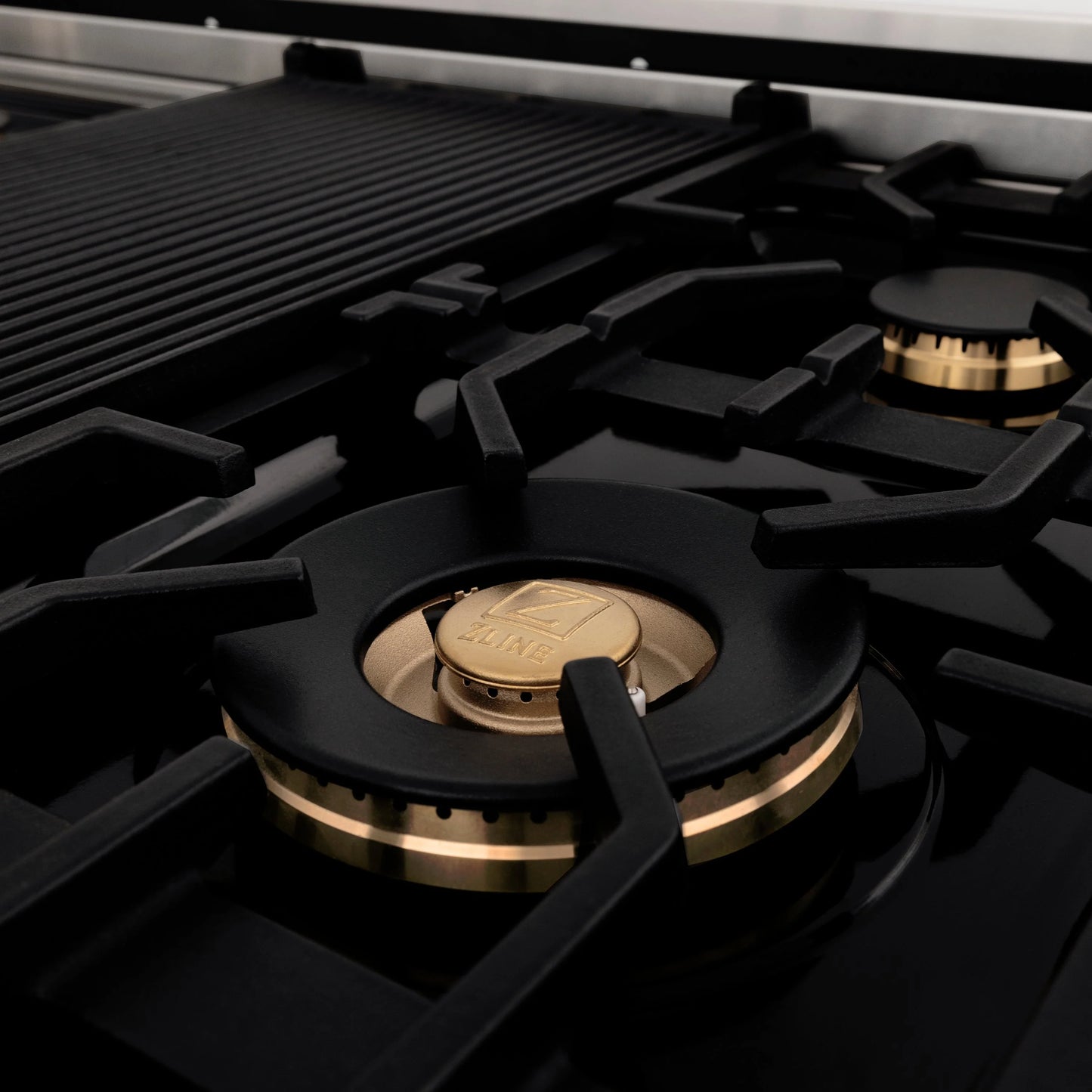 ZLINE Autograph Edition 48 in. Porcelain Rangetop with 7 Gas Burners in Stainless Steel with Polished Gold Accents (RTZ-48-G)